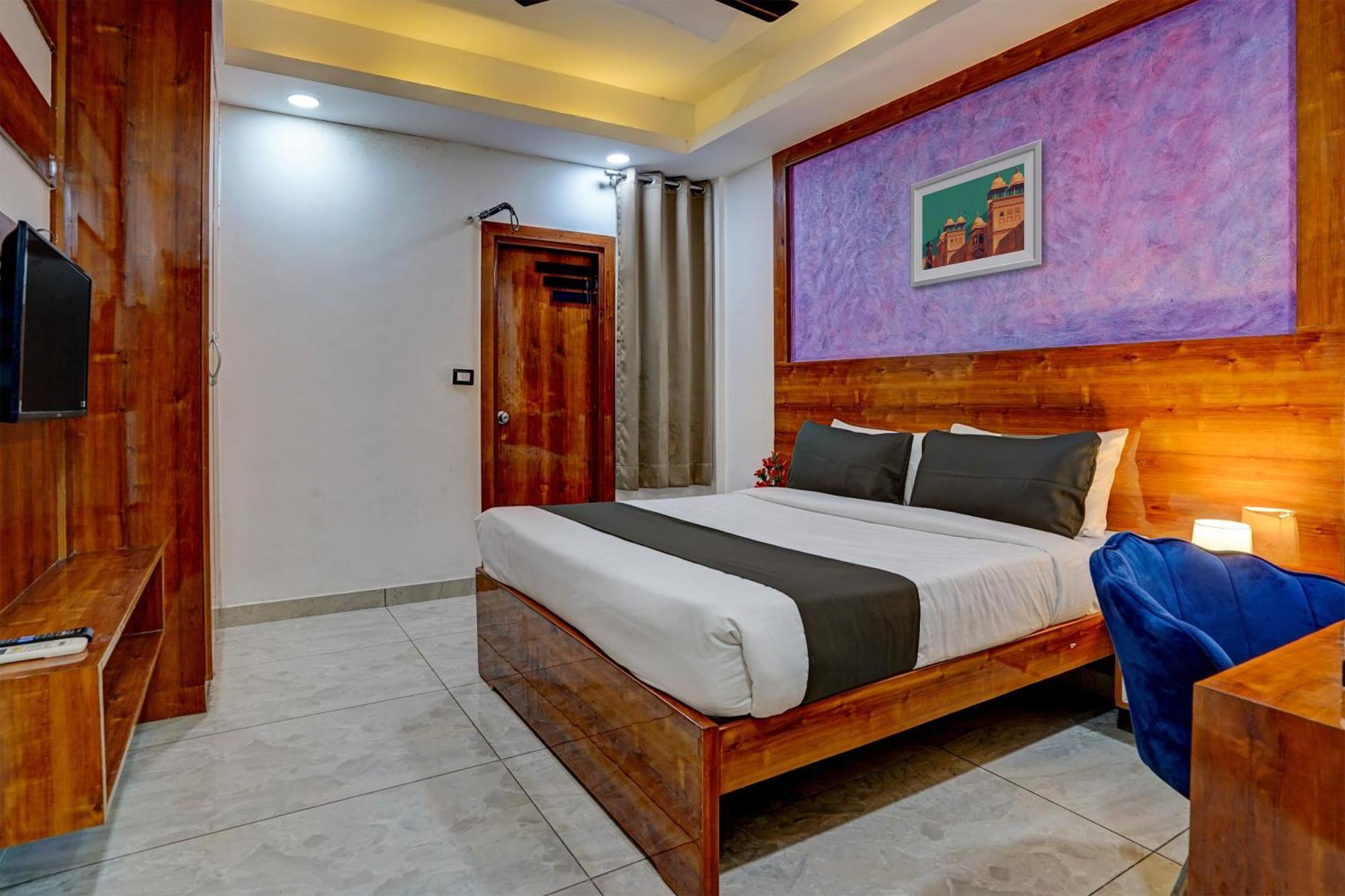 Hotel Hight Krone A Family Hotel Near Igi Airport Delhi Új-Delhi Kültér fotó