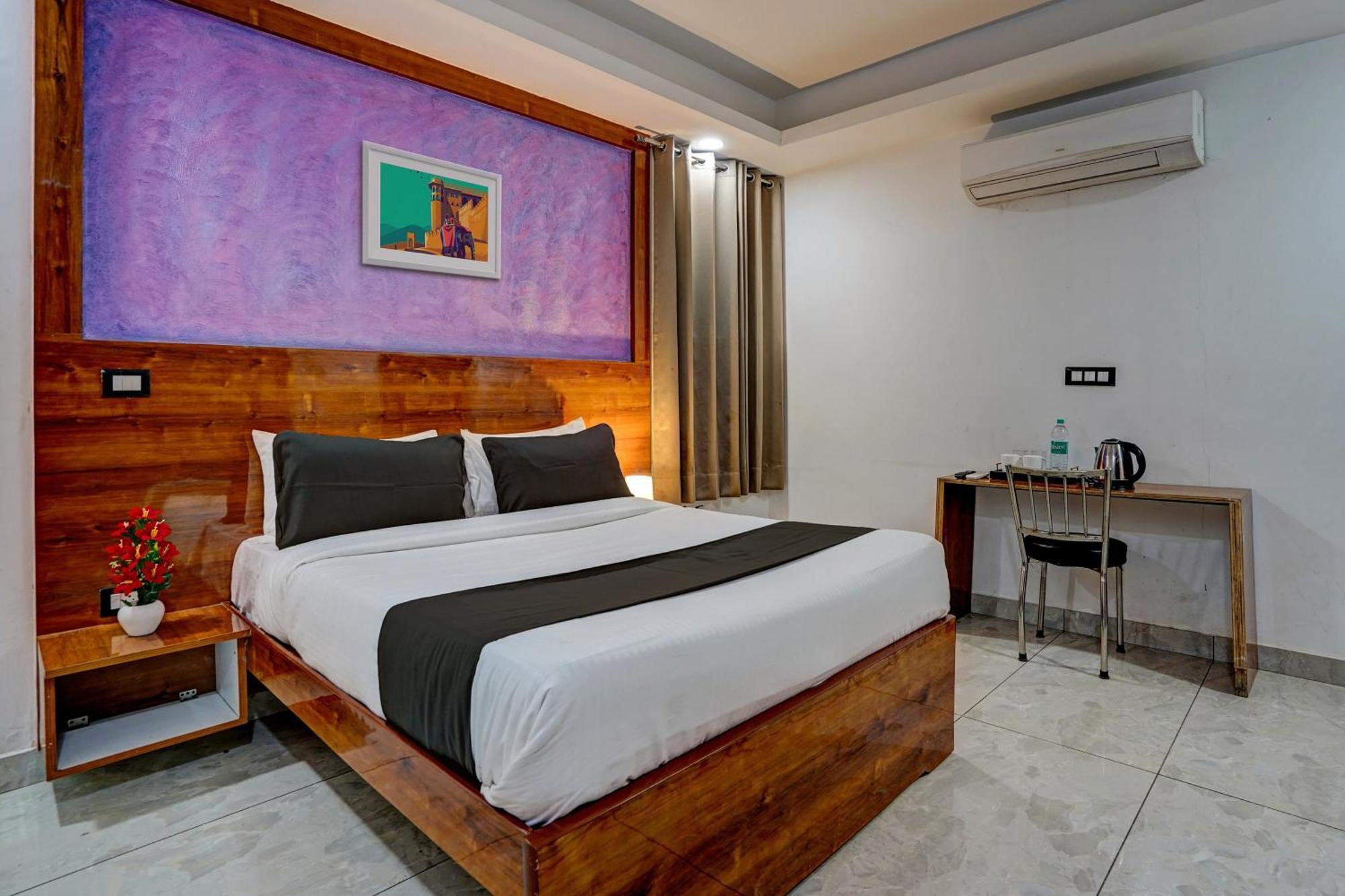 Hotel Hight Krone A Family Hotel Near Igi Airport Delhi Új-Delhi Kültér fotó
