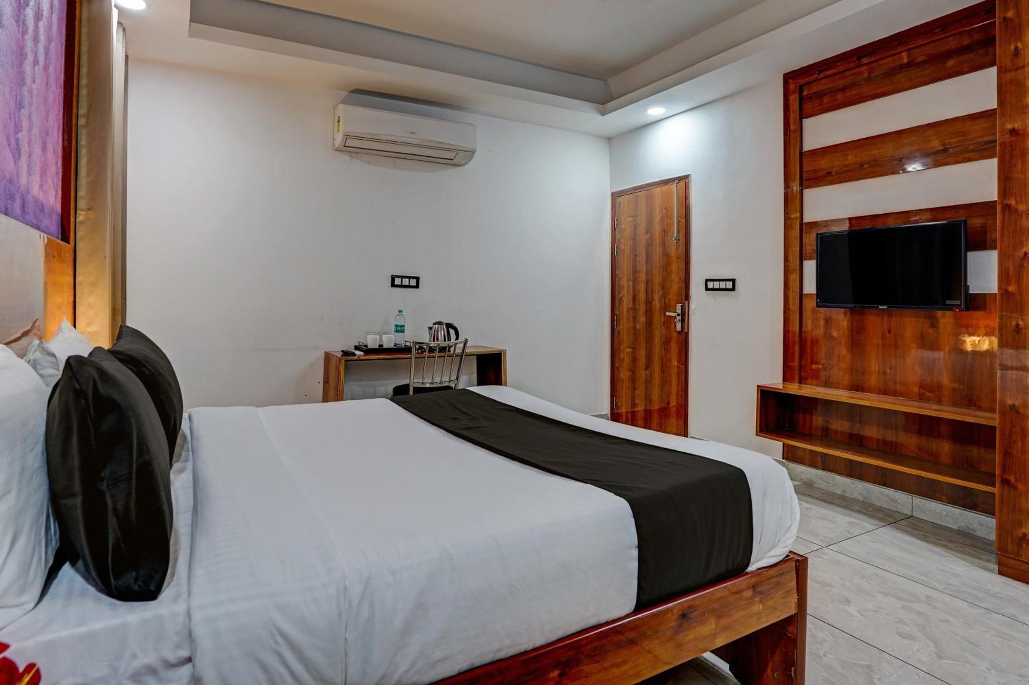 Hotel Hight Krone A Family Hotel Near Igi Airport Delhi Új-Delhi Kültér fotó