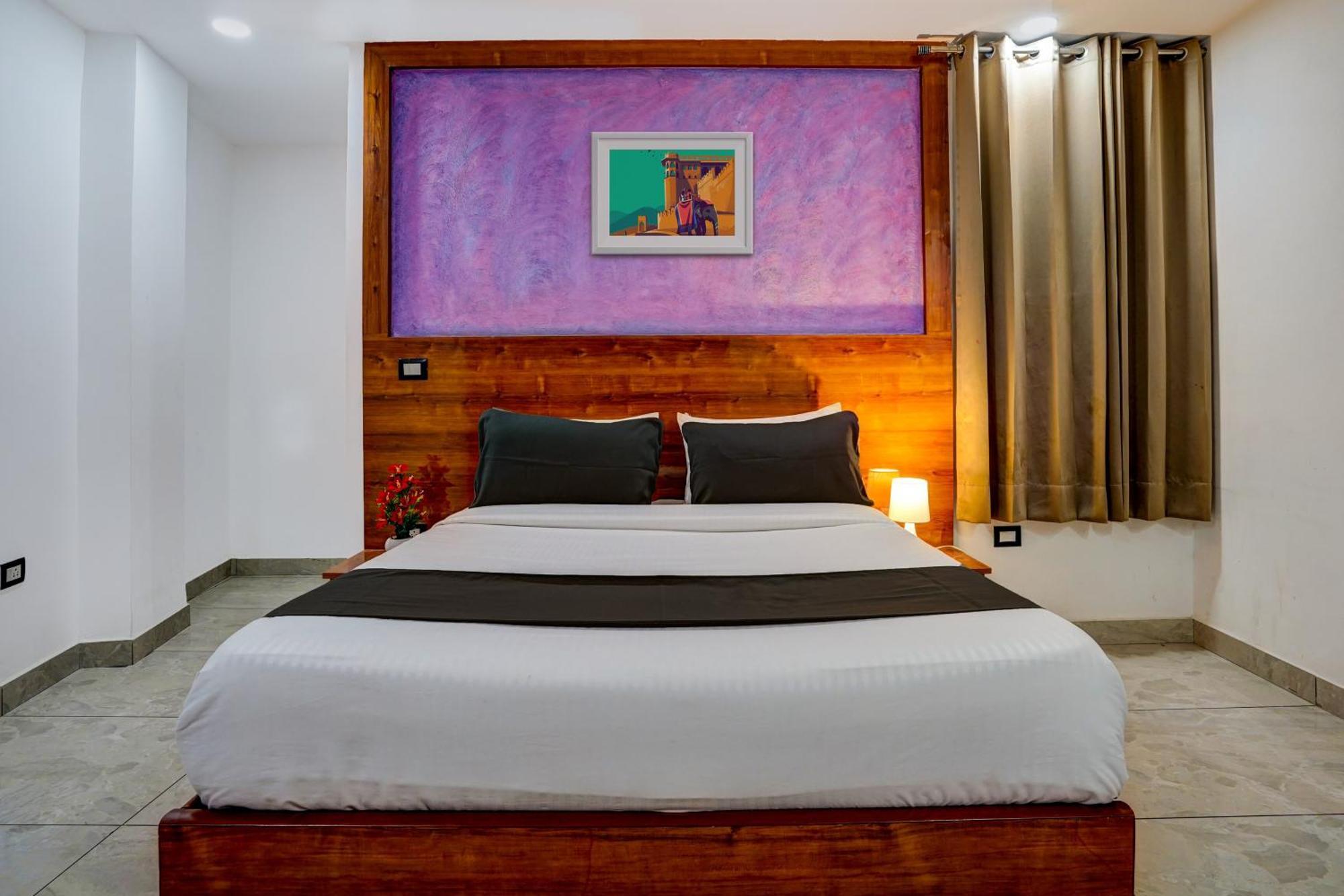 Hotel Hight Krone A Family Hotel Near Igi Airport Delhi Új-Delhi Kültér fotó