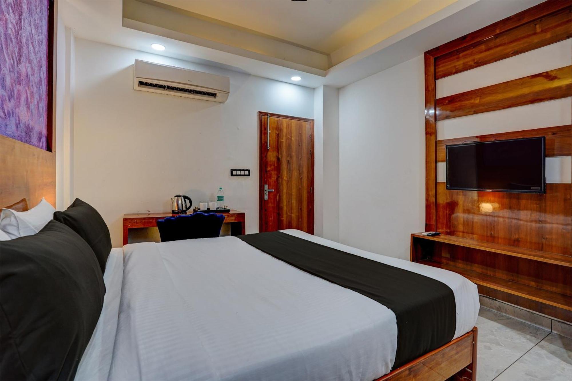 Hotel Hight Krone A Family Hotel Near Igi Airport Delhi Új-Delhi Kültér fotó