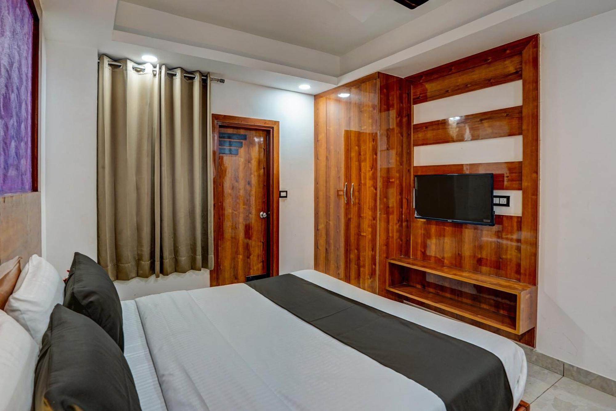 Hotel Hight Krone A Family Hotel Near Igi Airport Delhi Új-Delhi Kültér fotó