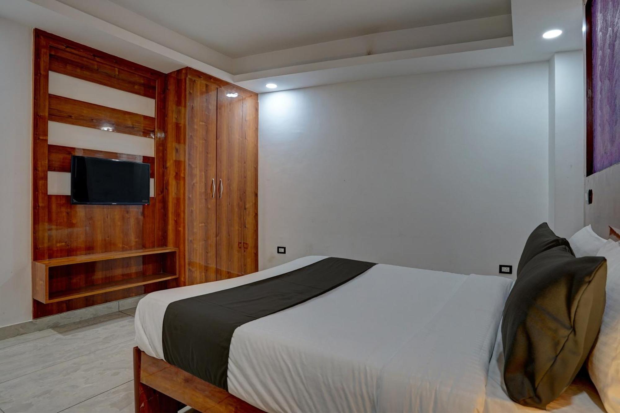 Hotel Hight Krone A Family Hotel Near Igi Airport Delhi Új-Delhi Kültér fotó