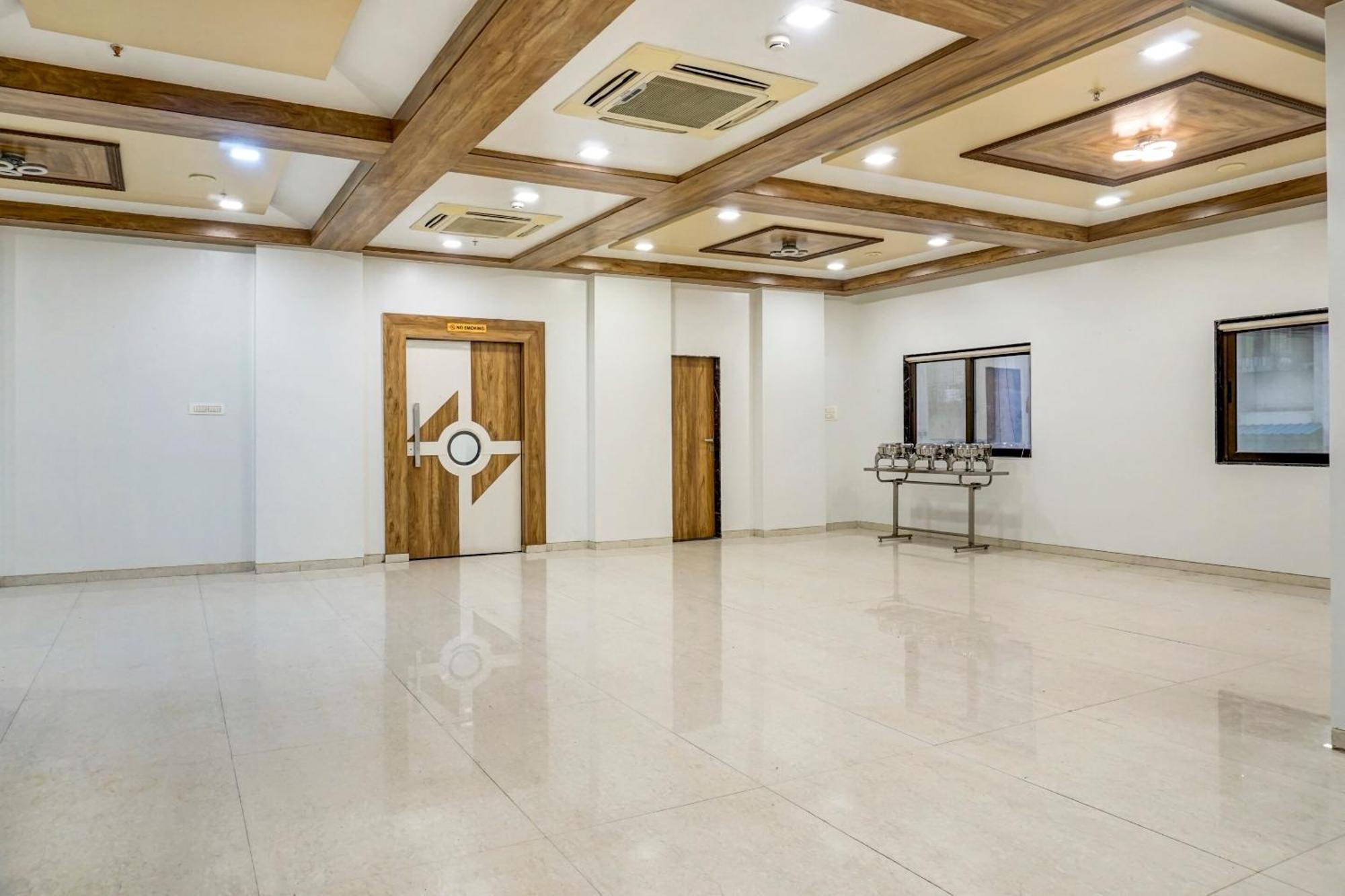 Hotel Hight Krone A Family Hotel Near Igi Airport Delhi Új-Delhi Kültér fotó